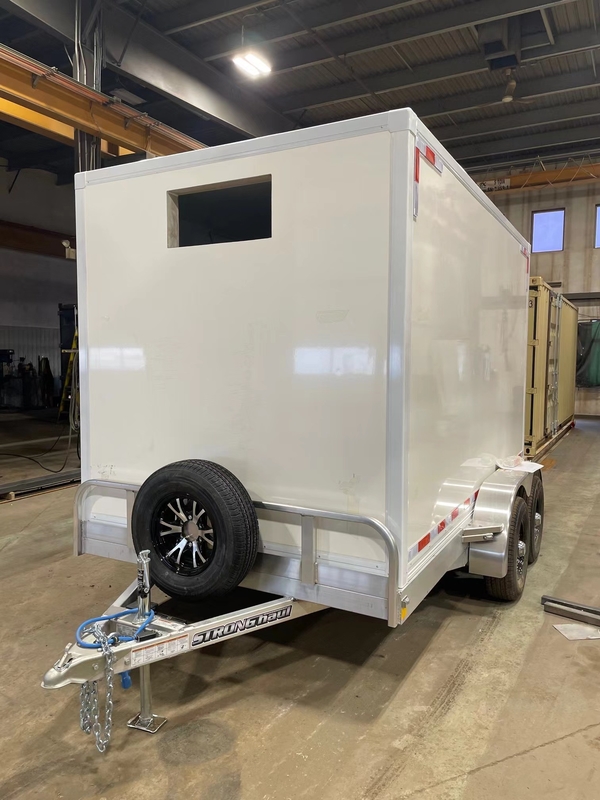 220V の電圧と空気密度の高いモーターの冷蔵型ポータブル冷蔵庫トレーラー